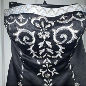 Niki Livas Y2K Black Strapless Corset Prom Dress Beaded Size 4 Formal Gown